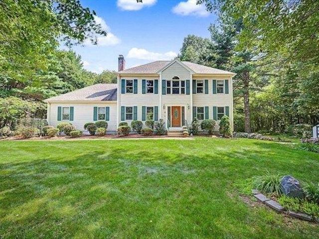 House for sale in Mendon, Massachusetts