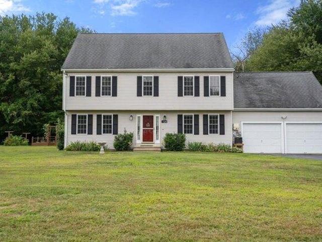 House for sale in Mendon, Massachusetts