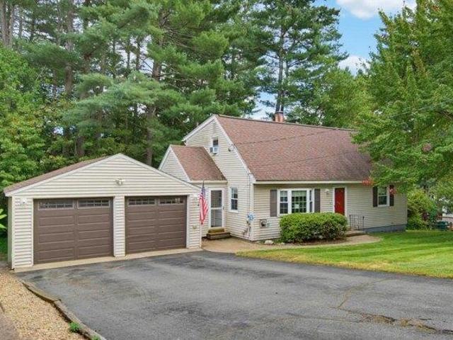 House for sale in Reeds Ferry, Merrimack