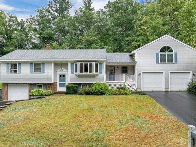 House for sale in Reeds Ferry, Merrimack