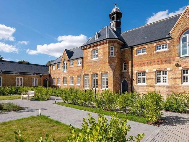 House for sale in Cockfosters, Greater London