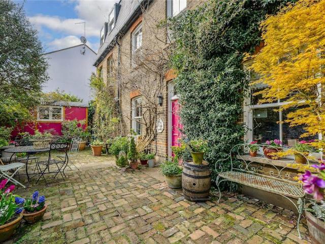 House for sale in Battersea, Greater London