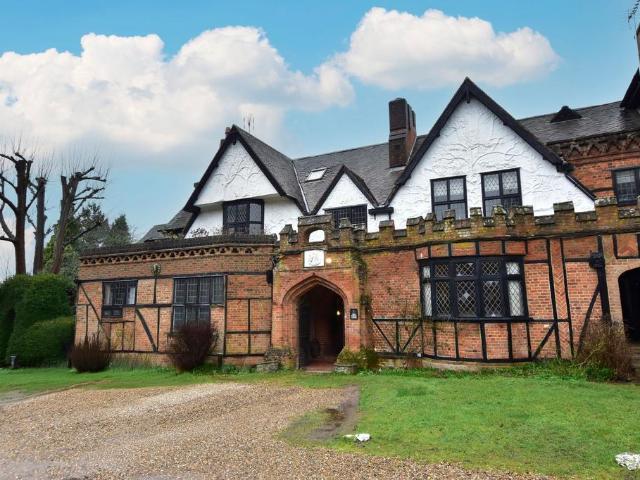 House for sale in Bucks Hill, Batchworth
