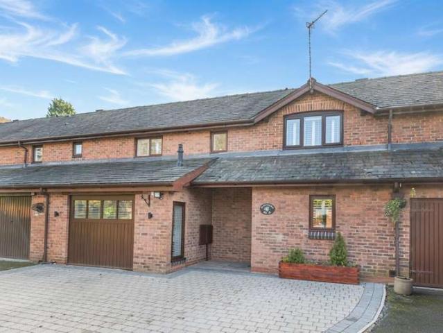Townhouse for sale in Woodend, Styal