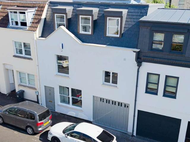 Townhouse for sale in Hotwells, Feckenham