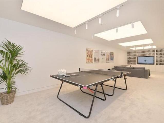 Townhouse for rent in Marylebone, Greater London