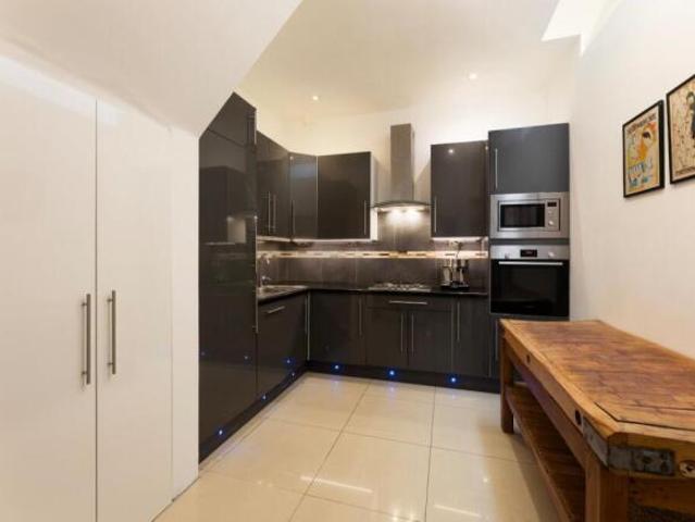 Townhouse for rent in Cat Hill