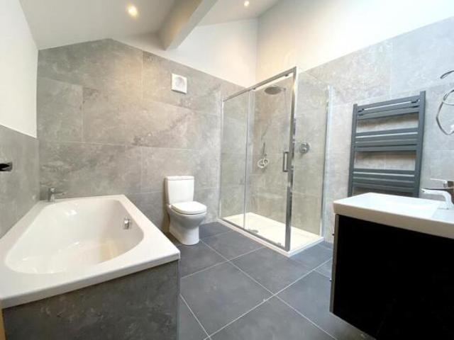 Townhouse for rent in Harewood, Leeds