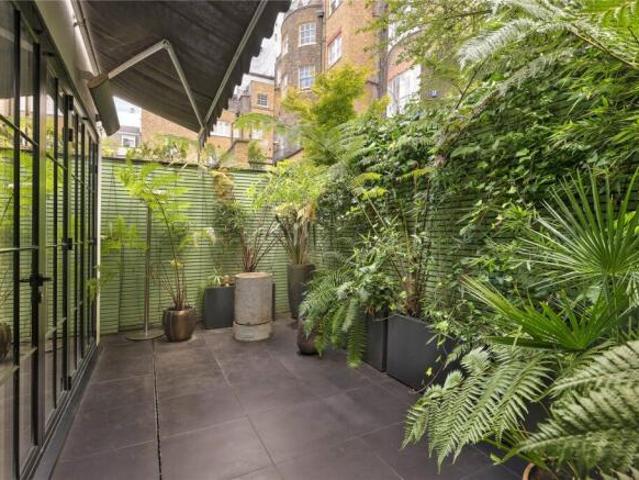 Townhouse for sale in Cat Hill