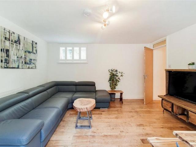 Apartment for rent in Chalk Farm, Greater London