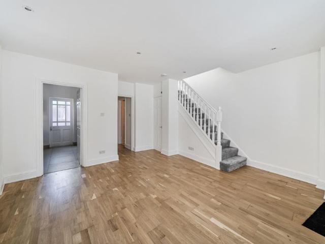 Apartment for rent in Hornsey, Greater London