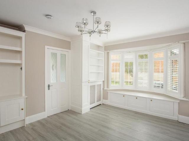 Apartment for rent in Blackhills, Surrey