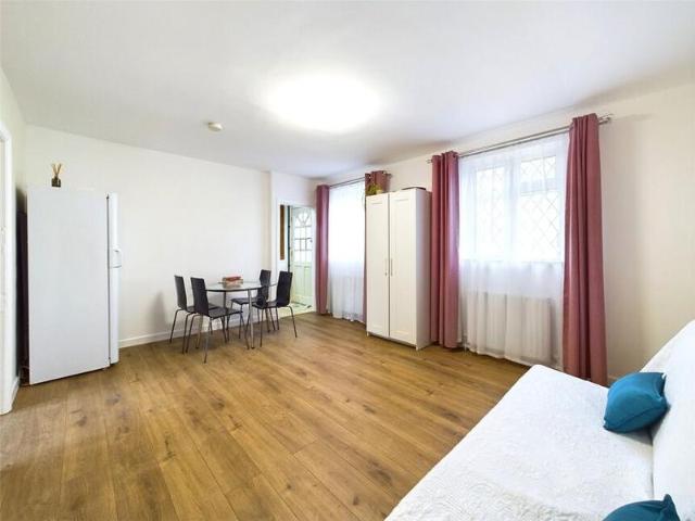 Apartment for rent in Higham Hill, Higham Hill