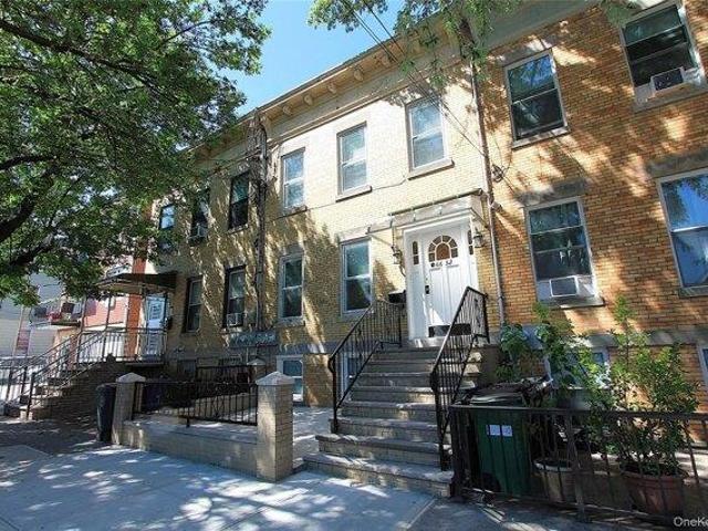 House for sale in Queens, Arverne