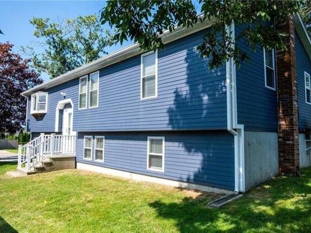 House for sale in Middletown, Newport County