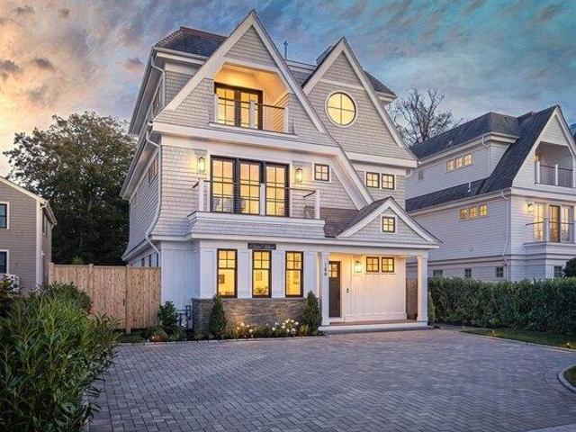 House for sale in Middletown, Newport County
