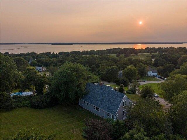 House for sale in Middletown, Newport County