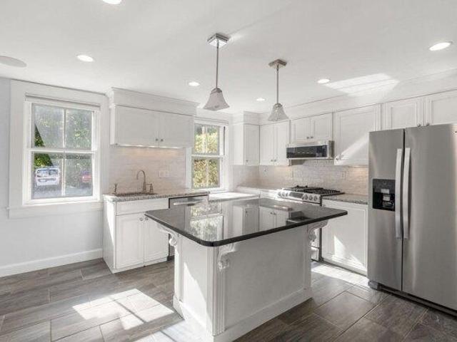 House for sale in Clicquot, Millis