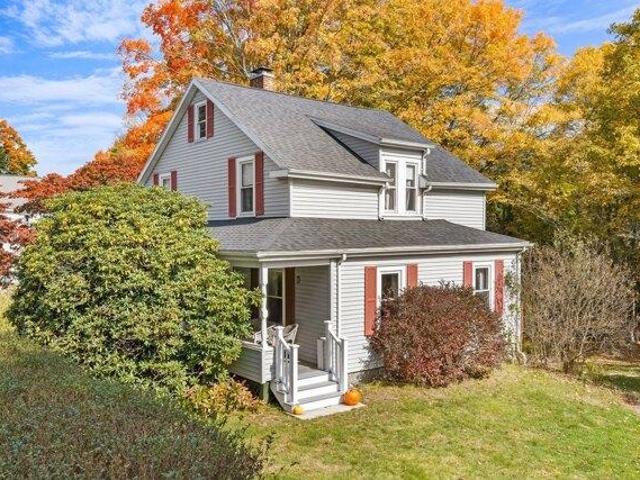 House for sale in Clicquot, Millis