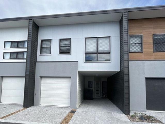 Townhouse for rent in Fernbrook, Queensland