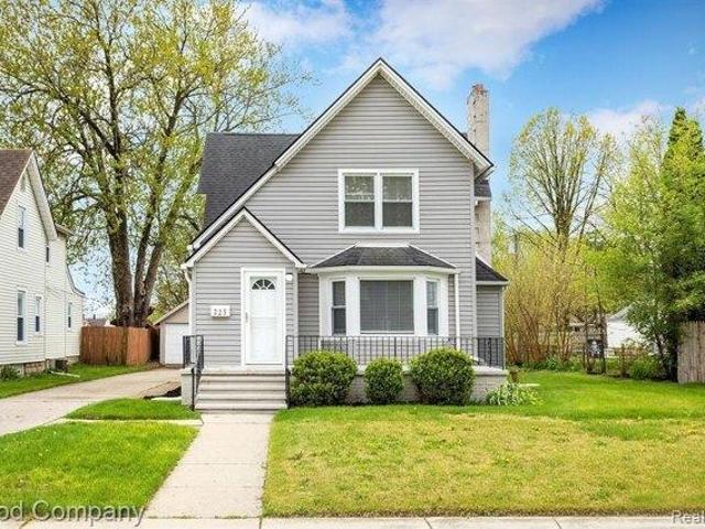 House for sale in Mount Clemens