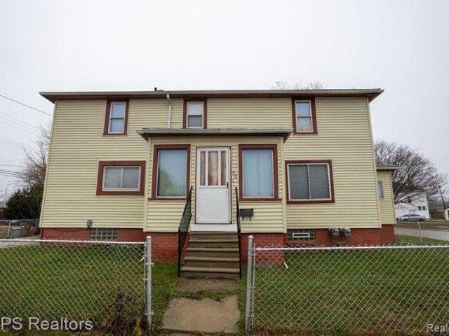 House for sale in Mount Clemens