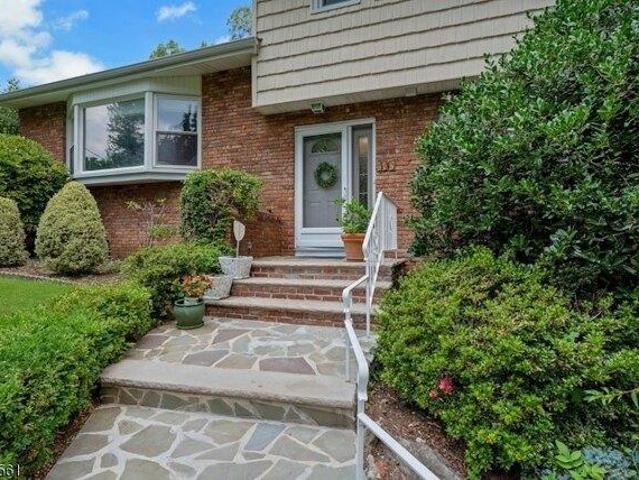 House for sale in Mountainside, New Jersey