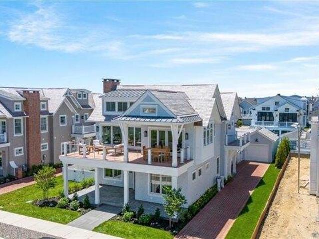 House for sale in Water's Edge, Narragansett