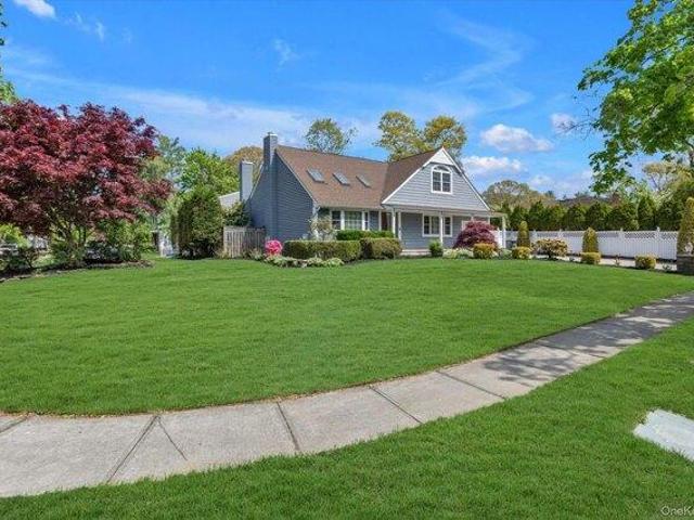 House for sale in Smithtown, New York