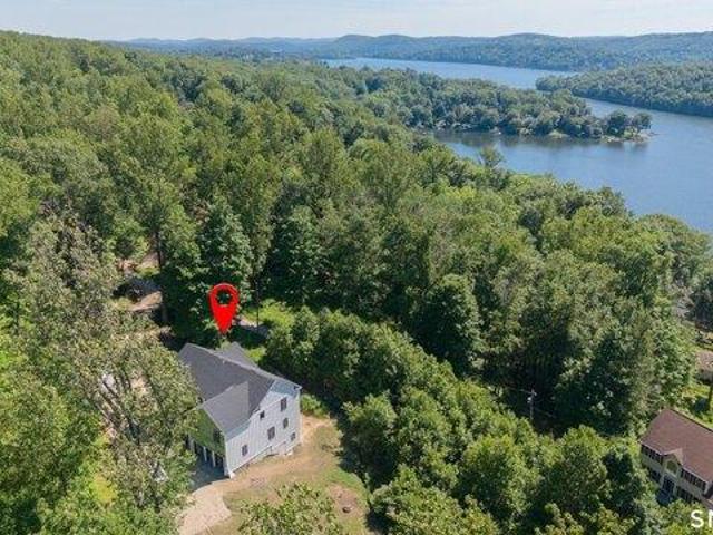 House for sale in Chimney Point, New Milford