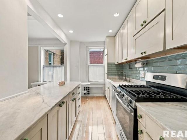 Apartment for sale in Manhattan Community Board 4, New York