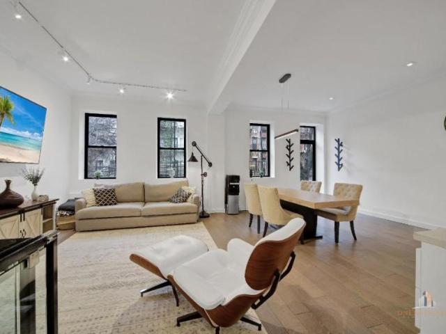 Apartment for sale in Arverne, New York