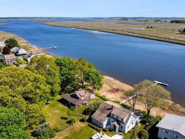 House for sale in Byfield, Massachusetts