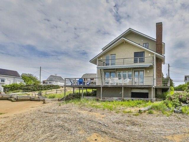 House for sale in Byfield, Massachusetts