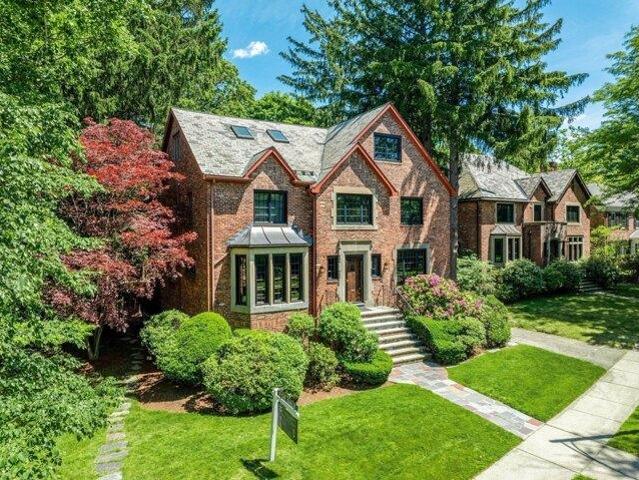 House for sale in Newton Centre, Newton