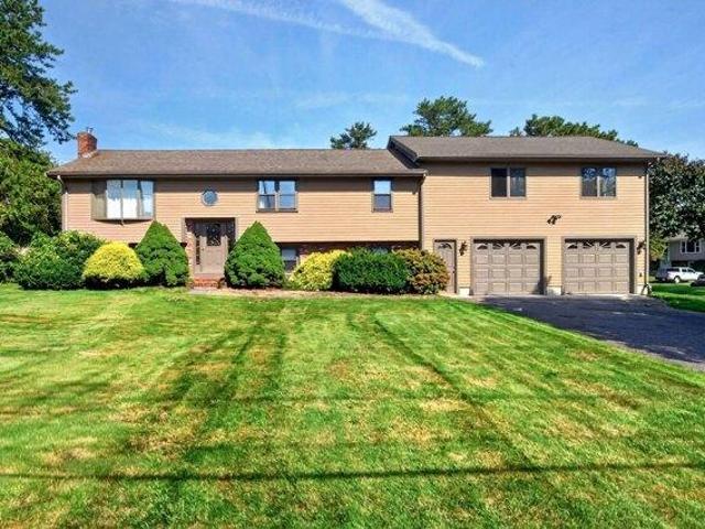 House for sale in DesVergnes Terrace, North Attleborough