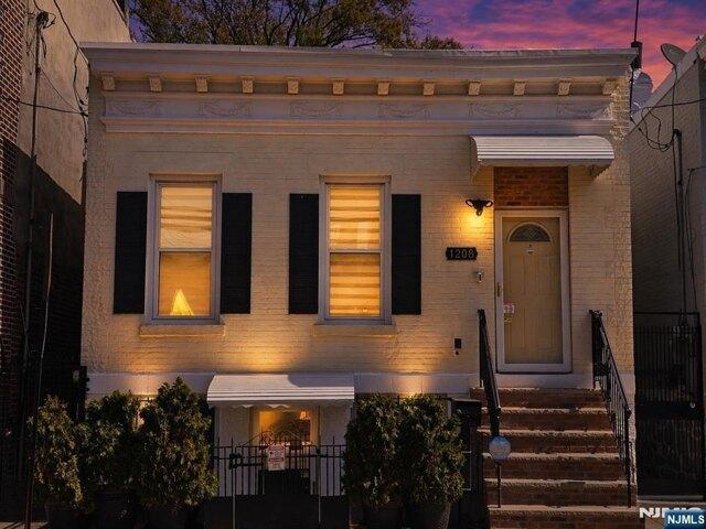 House for sale in Hudson, New Jersey