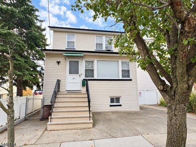 House for sale in Hudson Heights, North Bergen