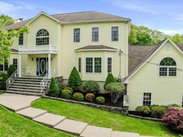 House for sale in Baldwin Place, New York