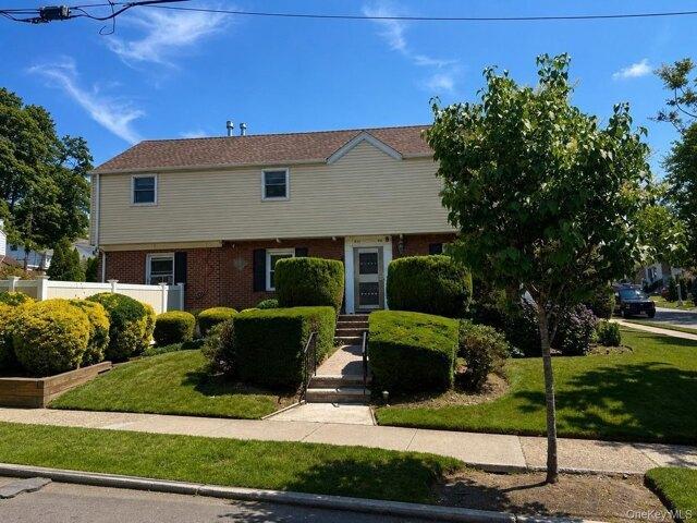House for sale in Queens, Arverne