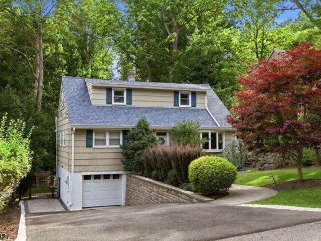 House for sale in Oakland, New Jersey
