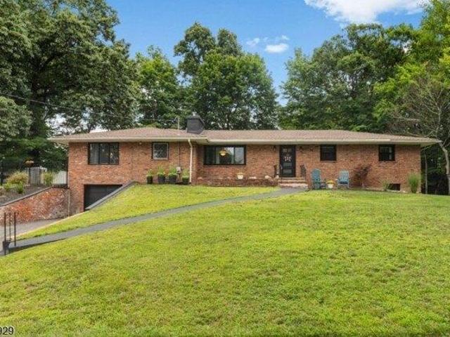 House for sale in Oakland, Bergen County