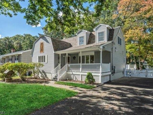 House for sale in Oakland, Bergen County