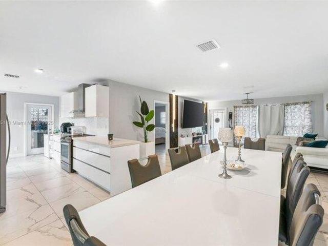 House for sale in Oakland Park, Florida