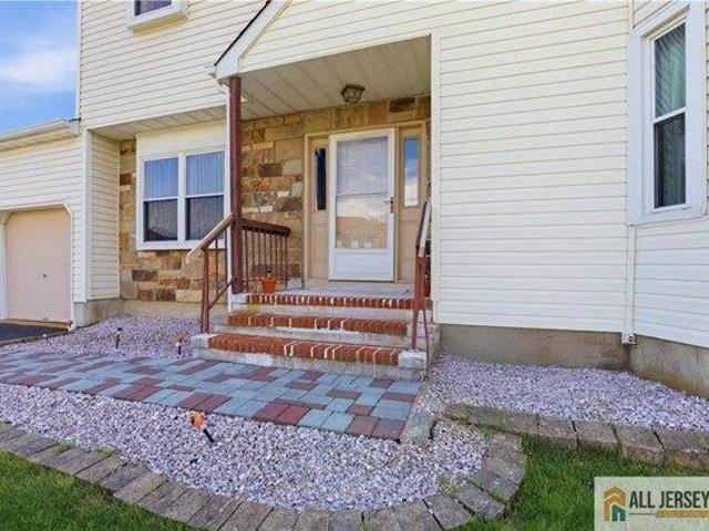 House for sale in Cliffwood, New Jersey