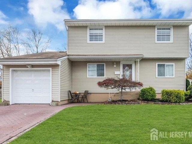 House for sale in Cliffwood, New Jersey