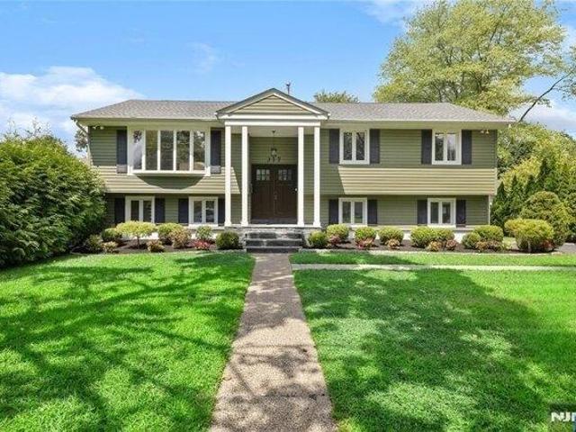 House for sale in Paramus, New Jersey