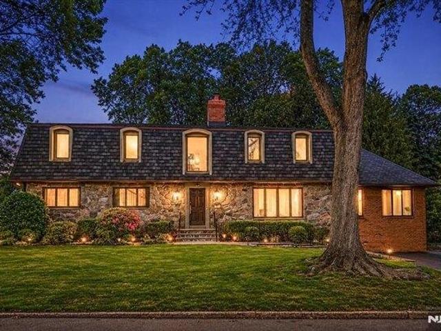 House for sale in Paramus, New Jersey