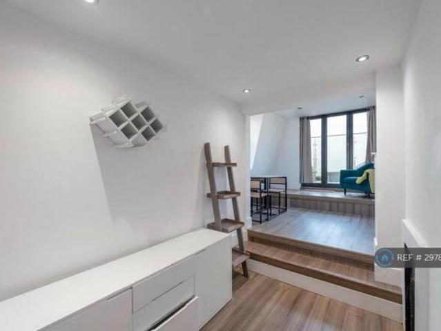 Apartment for rent in Tooting Graveney, Greater London
