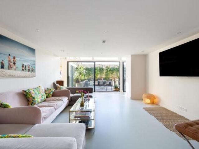 Apartment for rent in Cricklewood, Greater London